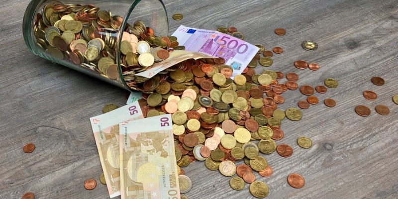 Leggen of uitlenen van geld Leggen of uitlenen van geld